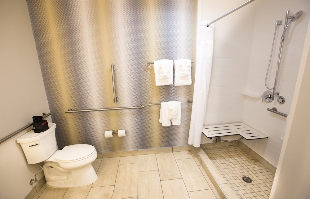 Holiday Inn Express & Suites Greenwood Mall by IHG - photo 13
