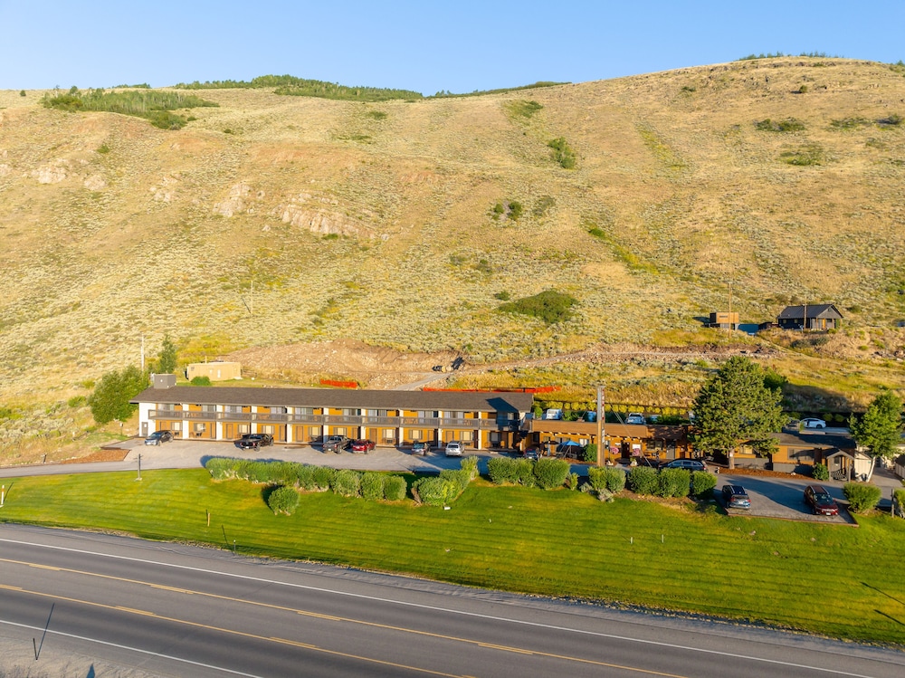 Elk Refuge Inn - photo 95