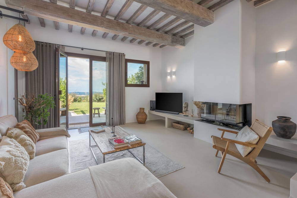 Coratina Gorgeous Apartment With Pool Montaione Toscana — 4-Star Luxury Hotel in Montaione, Italy