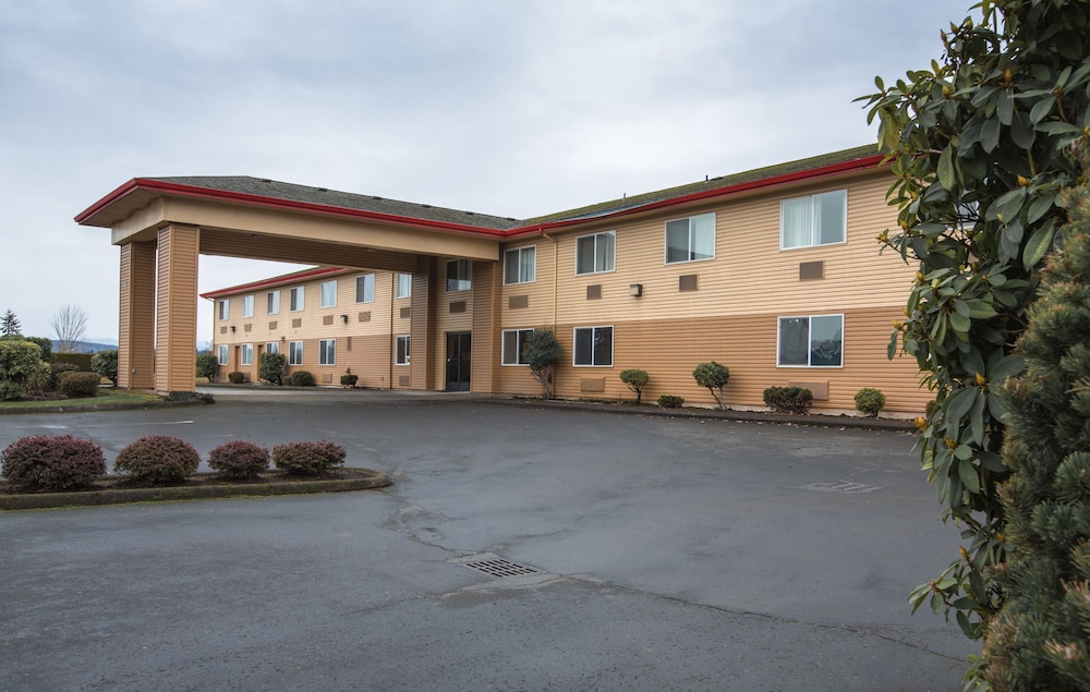 Bridgeway Inn & Suites Sublimity - photo 40