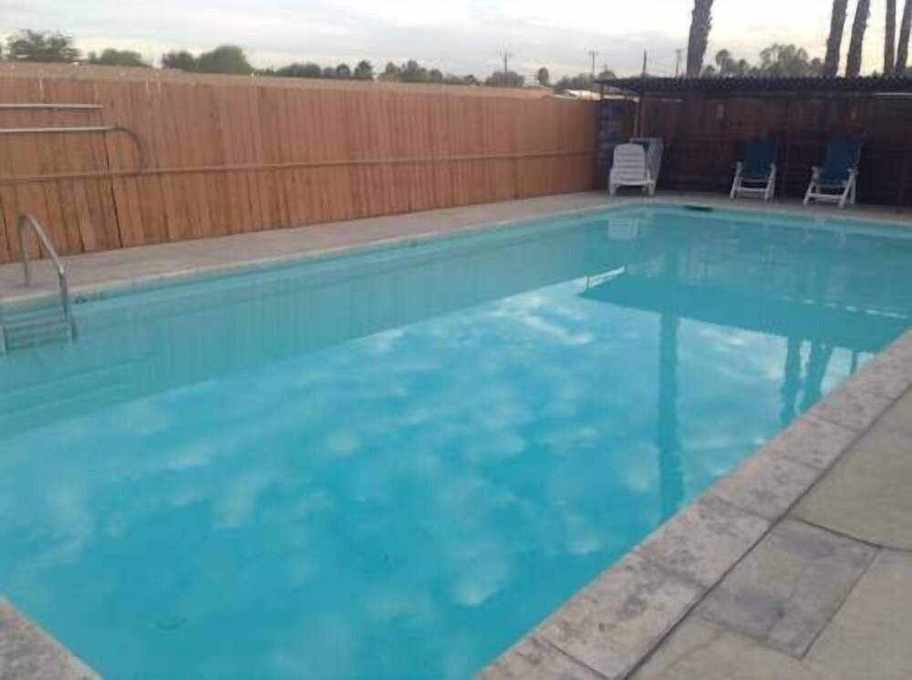 Tropics Motor Hotel - photo 26