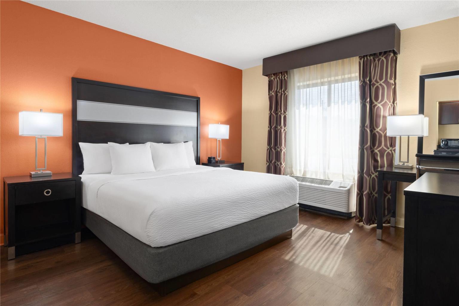 La Quinta Inn & Suites by Wyndham Florence - photo 59