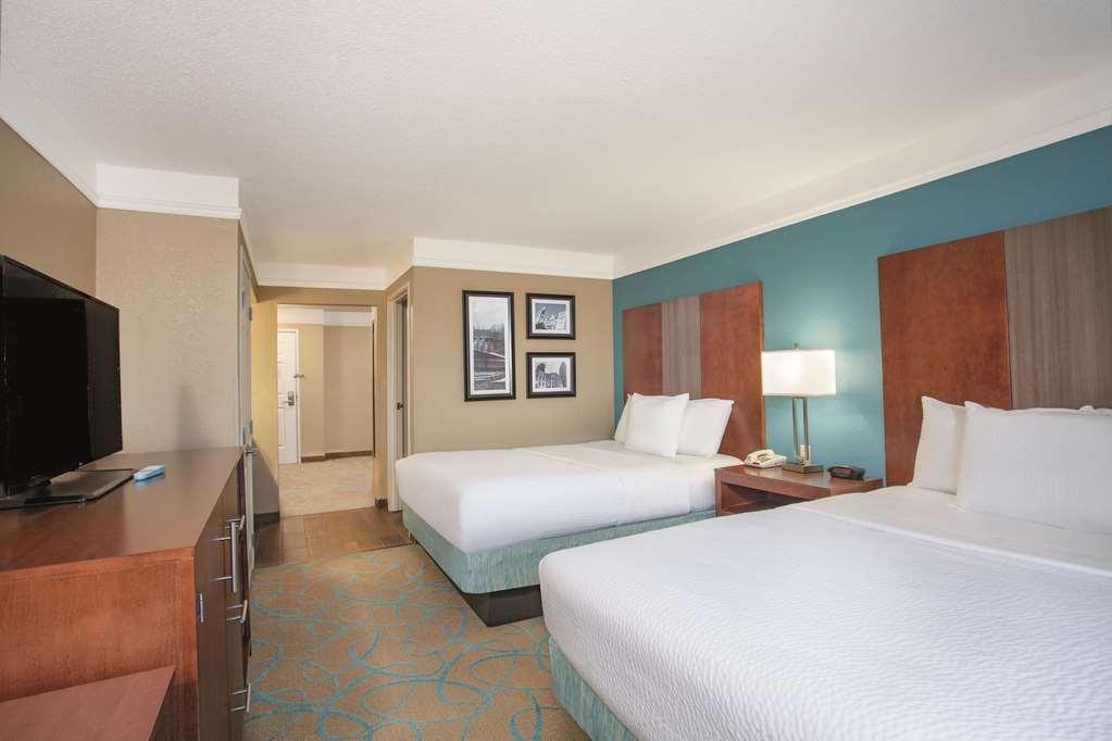 La Quinta Inn & Suites by Wyndham Elizabethtown - photo 10