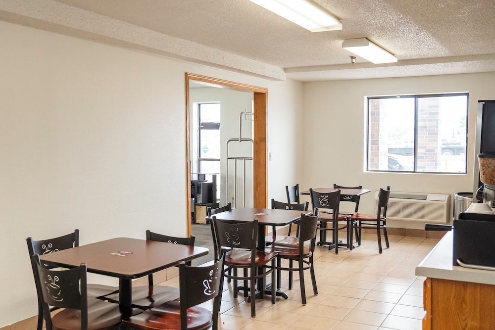 Victorian Inn & Suites - photo 58
