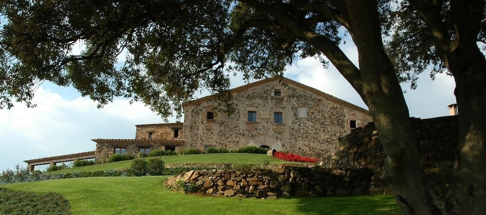 Can Cuch Hotel Restaurante — 4-Star Luxury Hotel in Canoves I Samalus, Spain