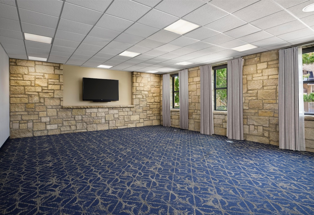 The Oread Lawrence Tapestry Collection by Hilton - photo 137