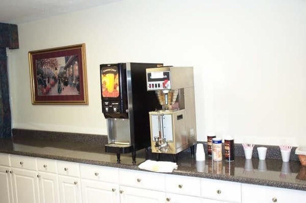 Guest Inn Dalton - photo 13