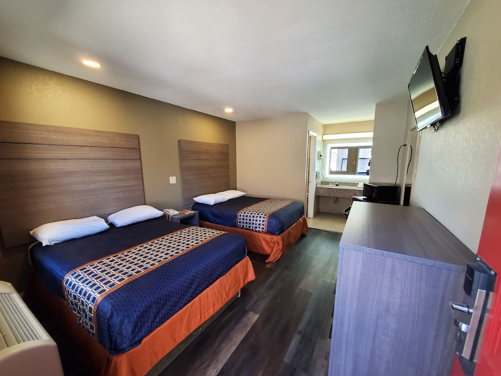 Rodeway Inn Downtown - photo 9