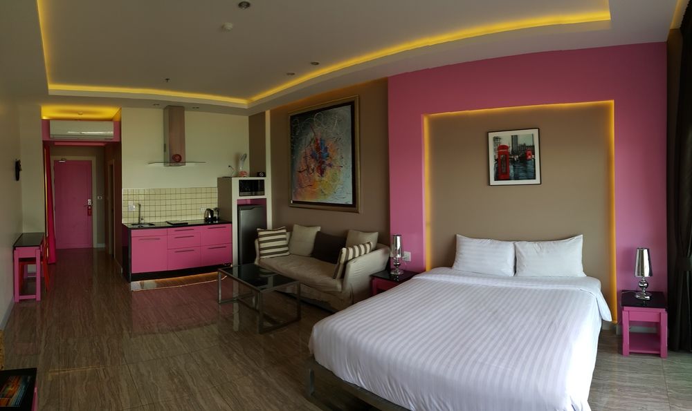 Boomerang Rooftop - last minute hotel in Pattaya