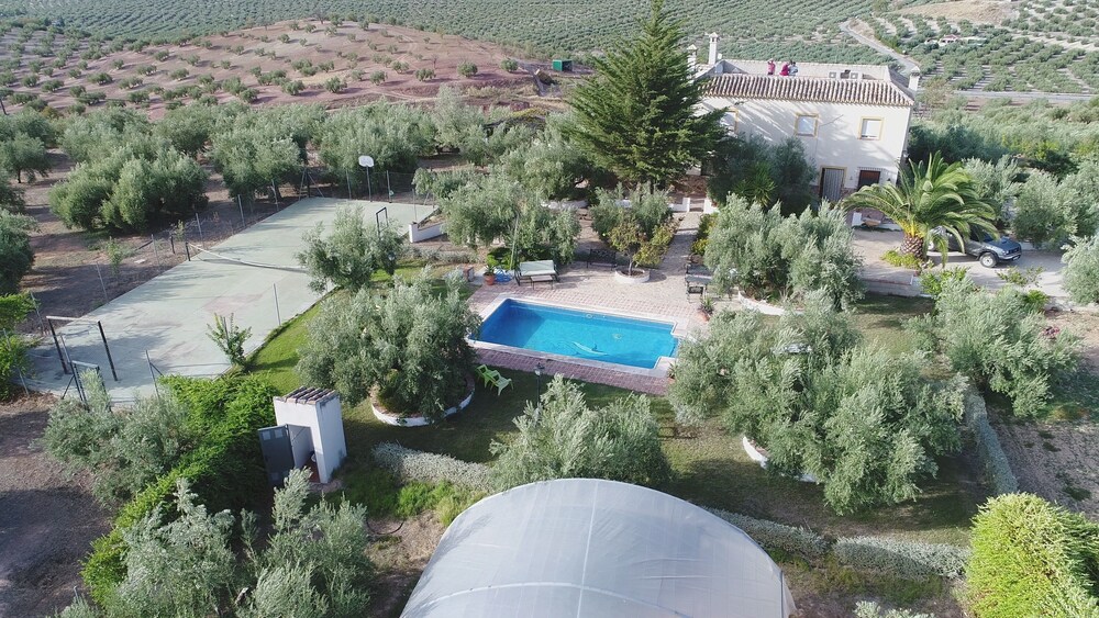 Agroturismo Ecologico El Cortijillo — 4-Star Luxury Hotel in Luque, Spain