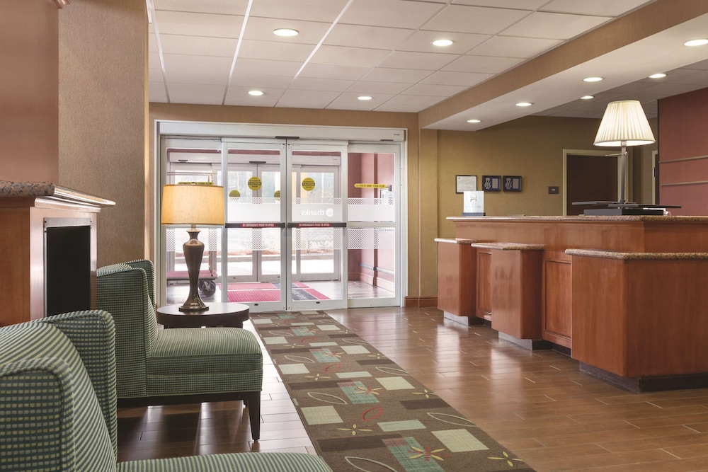 Hampton Inn & Suites Greenfield - photo 5
