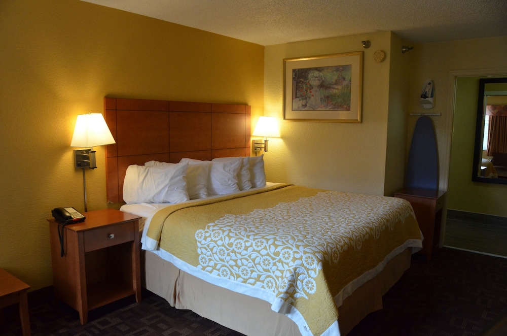 Days Inn by Wyndham Nashville Airport - photo 16