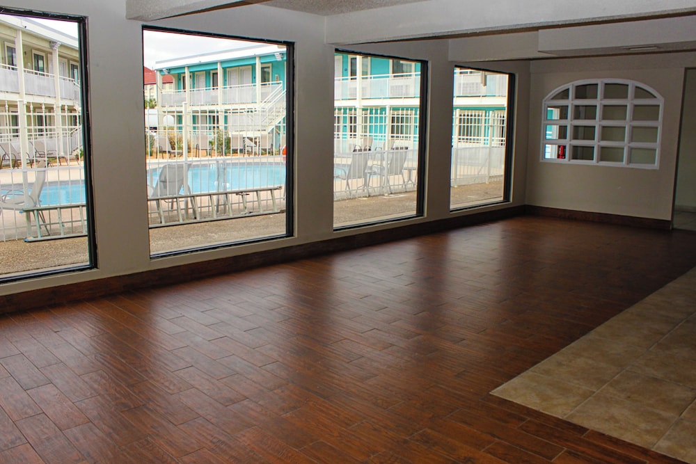 Laredo Hotel - photo 11