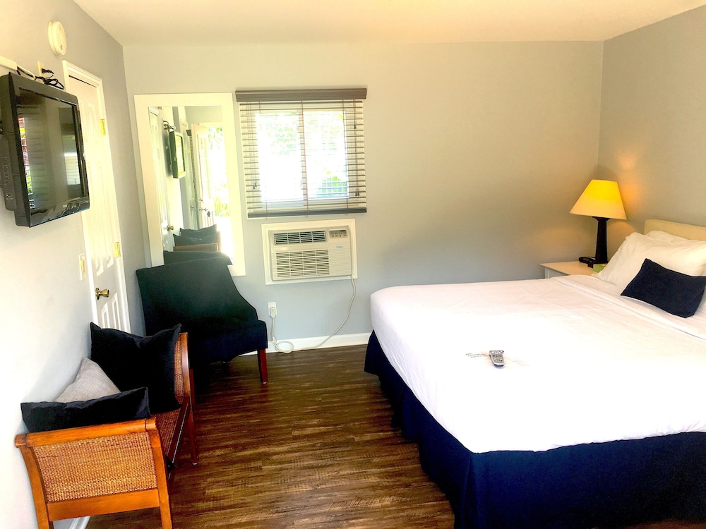 Shorewood Inn - photo 5