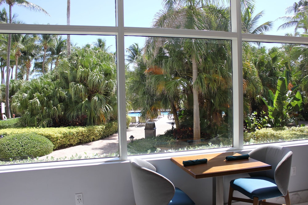 Holiday Inn Miami Beach Oceanfront by IHG - photo 35