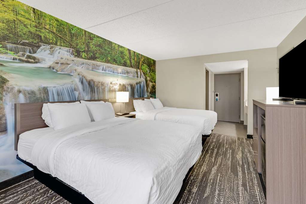Clarion Pointe Near Erie Casino - photo 23