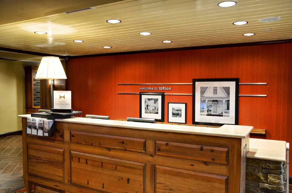 Hampton Inn & Suites Tifton - photo 3