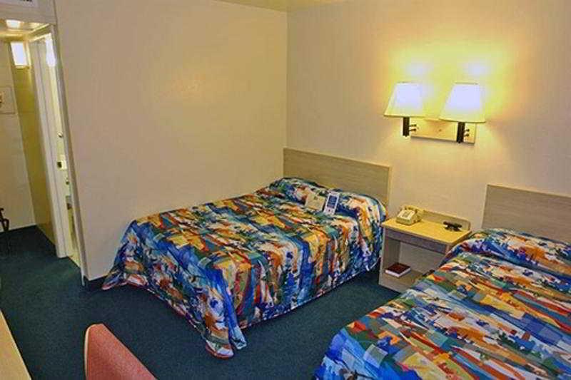 Motel 6 Williamsburg - photo 4