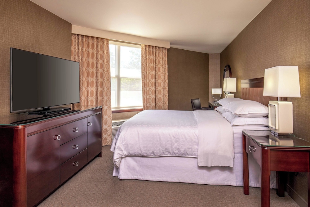 Sheraton Portsmouth Harborside Hotel - photo 17