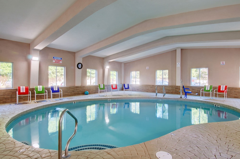 Plymouth Bay Inn and Suites - photo 16
