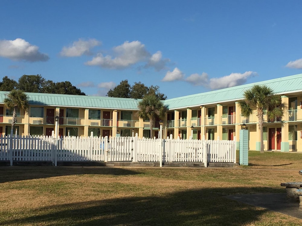 Garden Inn & Suites - photo 20
