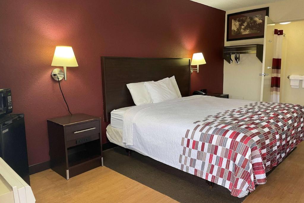 Baymont by Wyndham Holland Toledo - photo 21