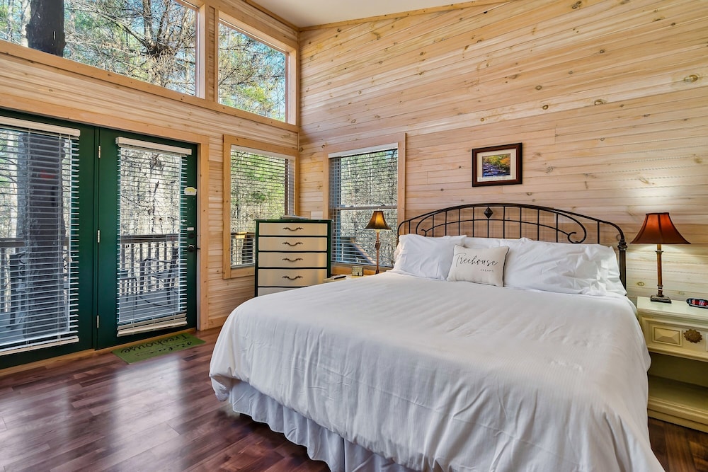 Rivers Edge Treehouses - photo 17