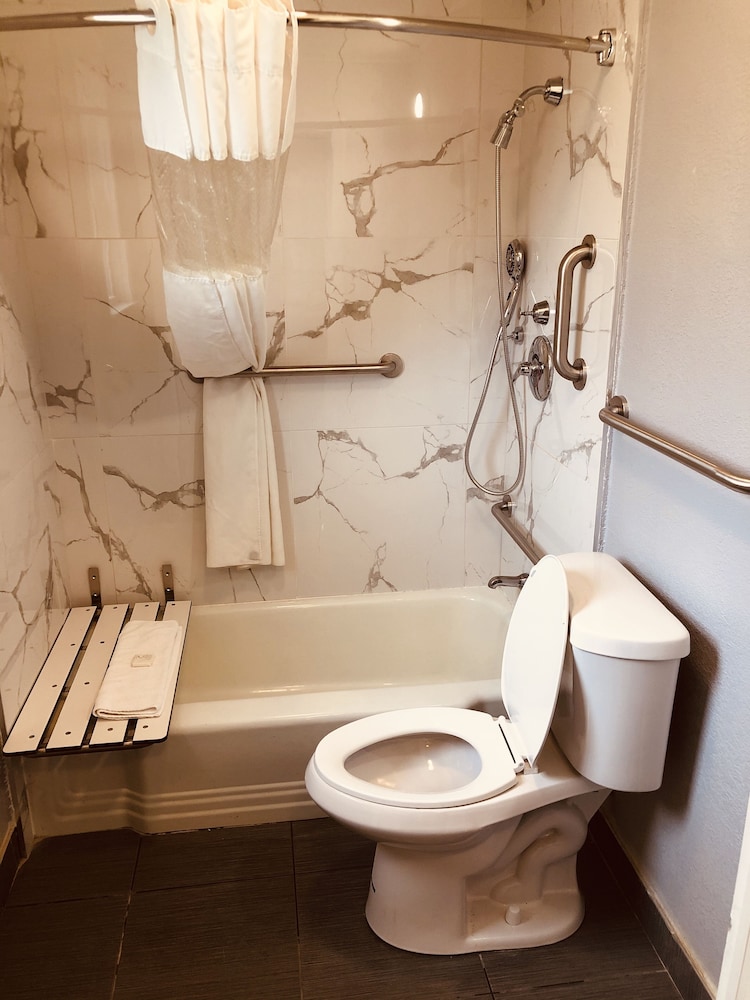 Berkshire Inn - photo 8