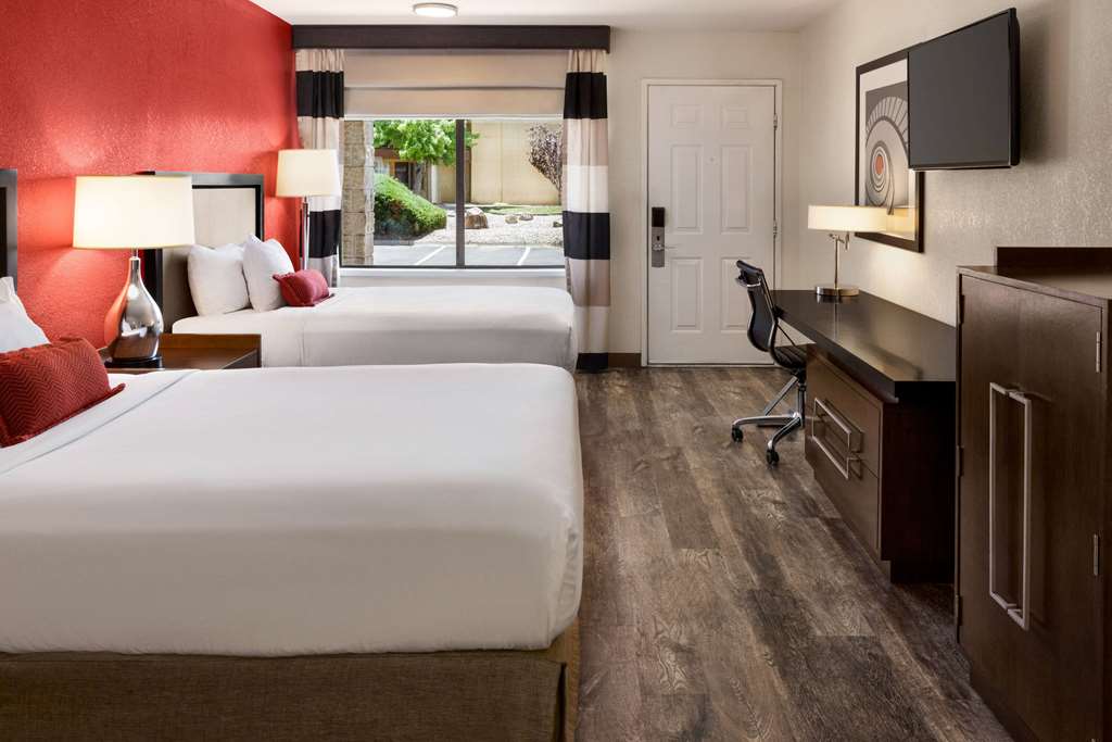 Ramada by Wyndham Albuquerque Airport - photo 31
