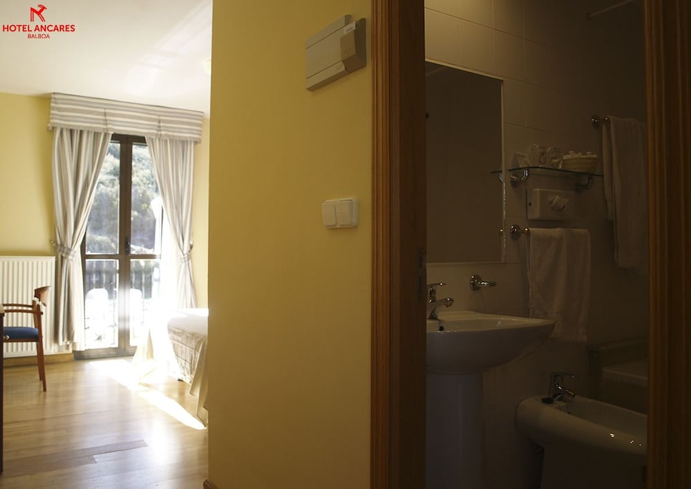 Hotel Ancares — Balboa — photo 2