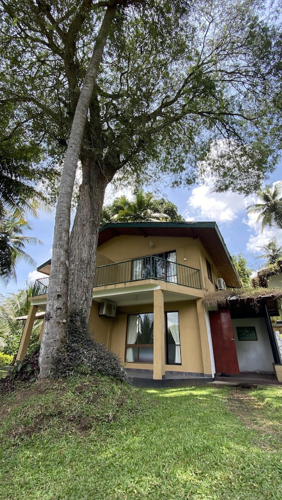 Oruthota Chalets - carbon neutral hotel in Kandy