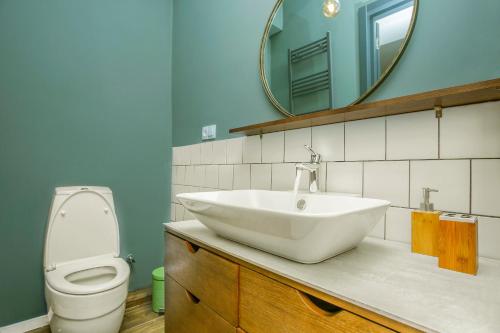 Wehost Apartment On site Pool & Gym Not Included