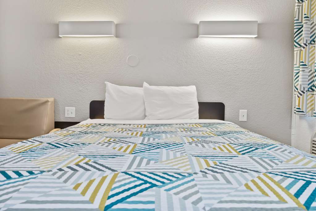 Motel 6 Ventura CA Beach - photo 17