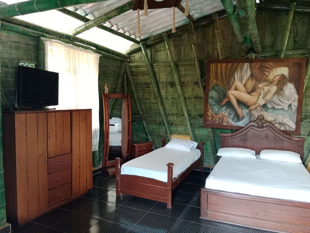 Cabanas Hotel Villa Lucia — Calarca