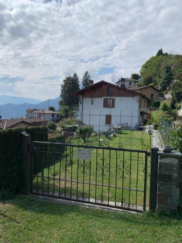 Casa Savina stupenda vista lago e monti — 4-Star Luxury Hotel in Plesio, Italy
