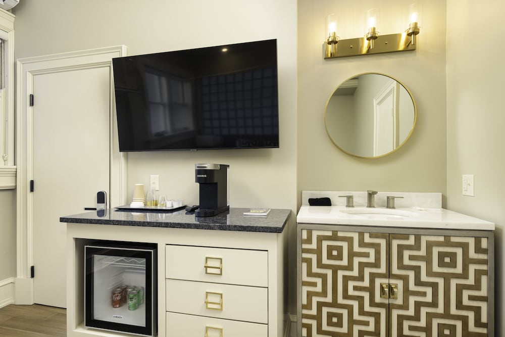 The Edward Hotel - photo 25