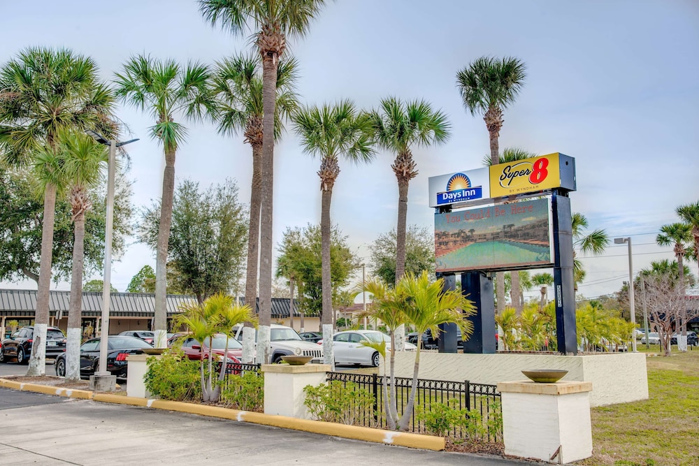 Super 8 by Wyndham St. Petersburg - featured photo