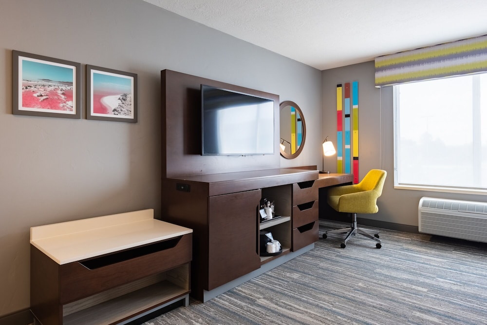 Hampton Inn & Suites Salt Lake City Airport - photo 8
