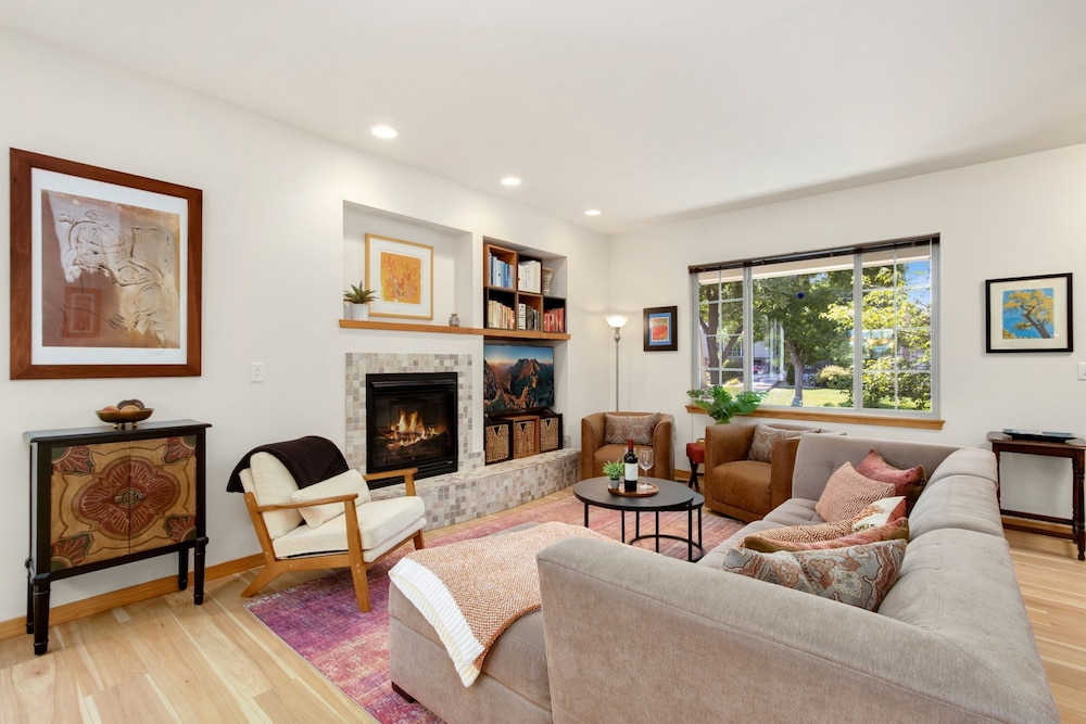 Rigden Retreat Garage Dog Friendly Near Trails in Fort Collins, United States