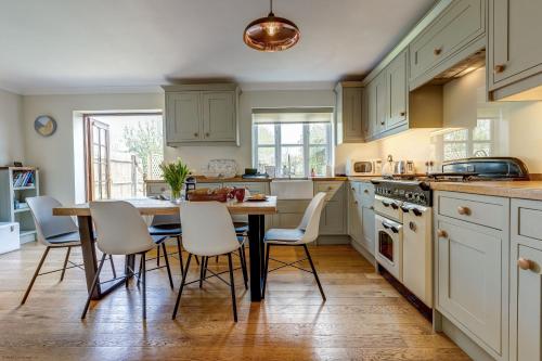 Walnut Cottage — Brackley — photo 5