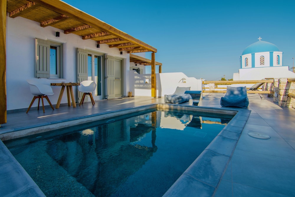 Aeris suites in Mesaria, Greece