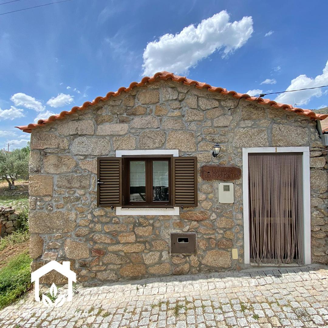 A casa da avó Mina — 4-Star Luxury Hotel in Sabugal, Portugal