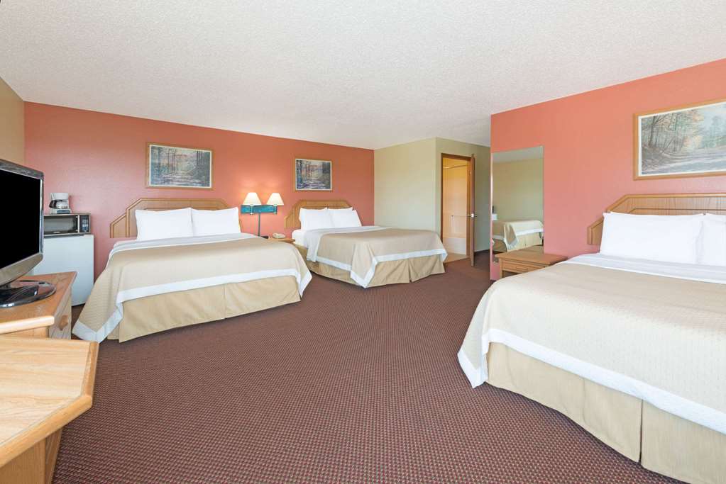 Days Inn by Wyndham Cameron - photo 9
