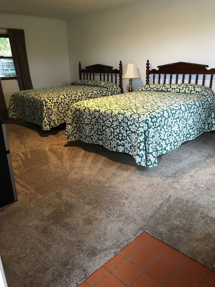 The Evergreen Inn Motel and RV Park - photo 12