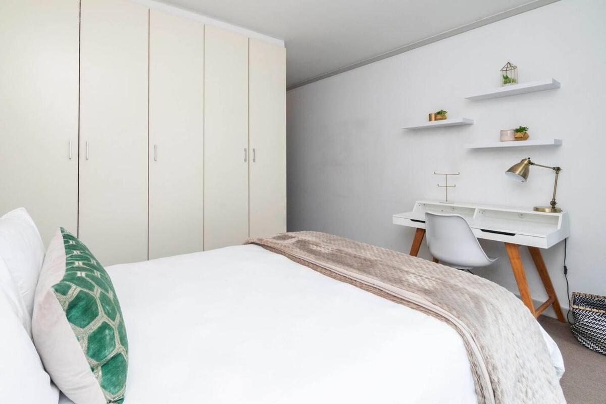 Lovely 2 Bed in Claremont