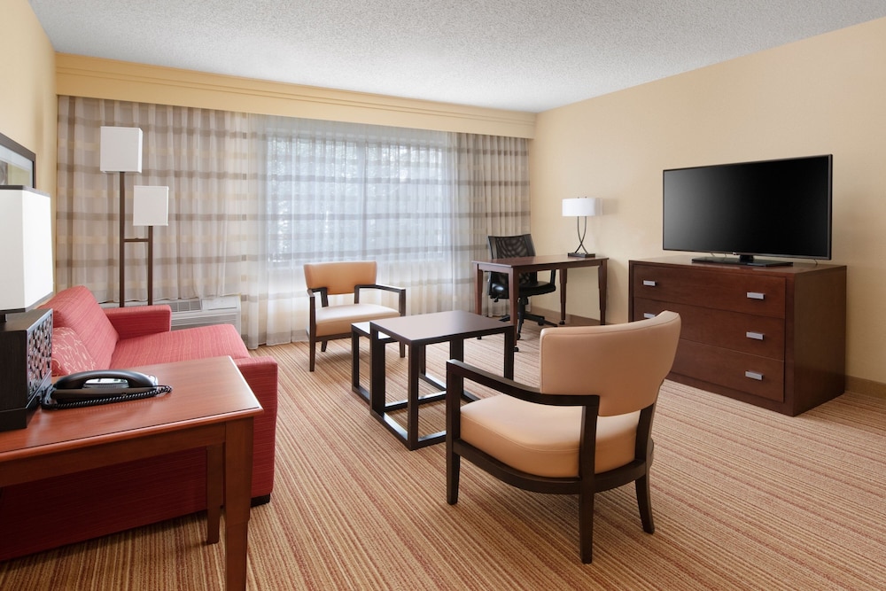 Courtyard by Marriott Dallas Plano in Legacy Park - photo 14