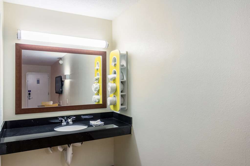 Motel 6 New Brunswick - photo 23
