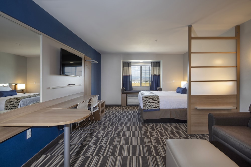Microtel Inn & Suites by Wyndham Loveland - photo 7