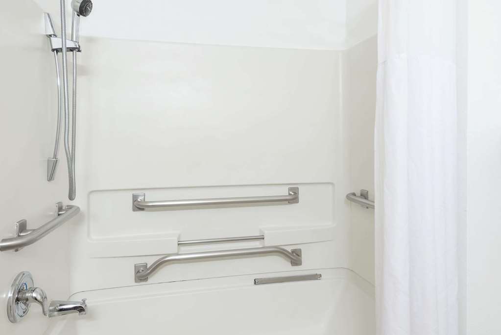 Super 8 by Wyndham Pittsburgh Monroeville - photo 15