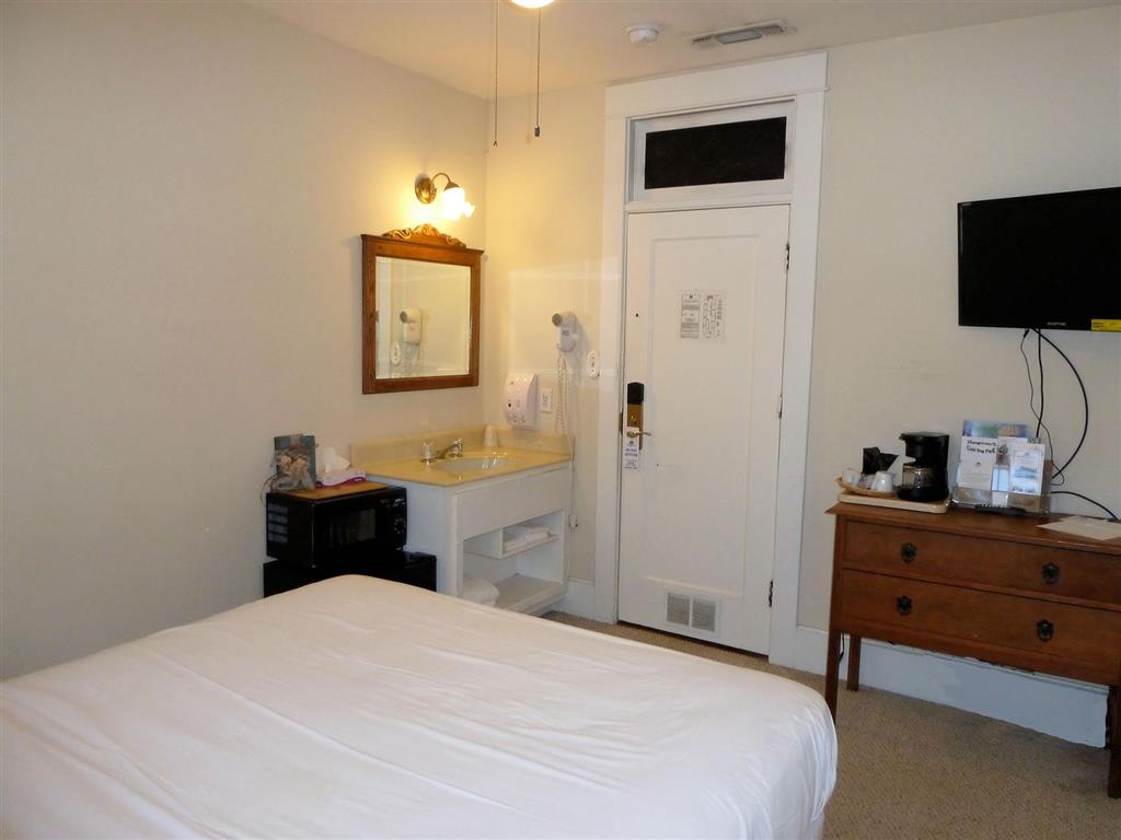 Americas Best Value Inn & Suites Royal Carriage - photo 16